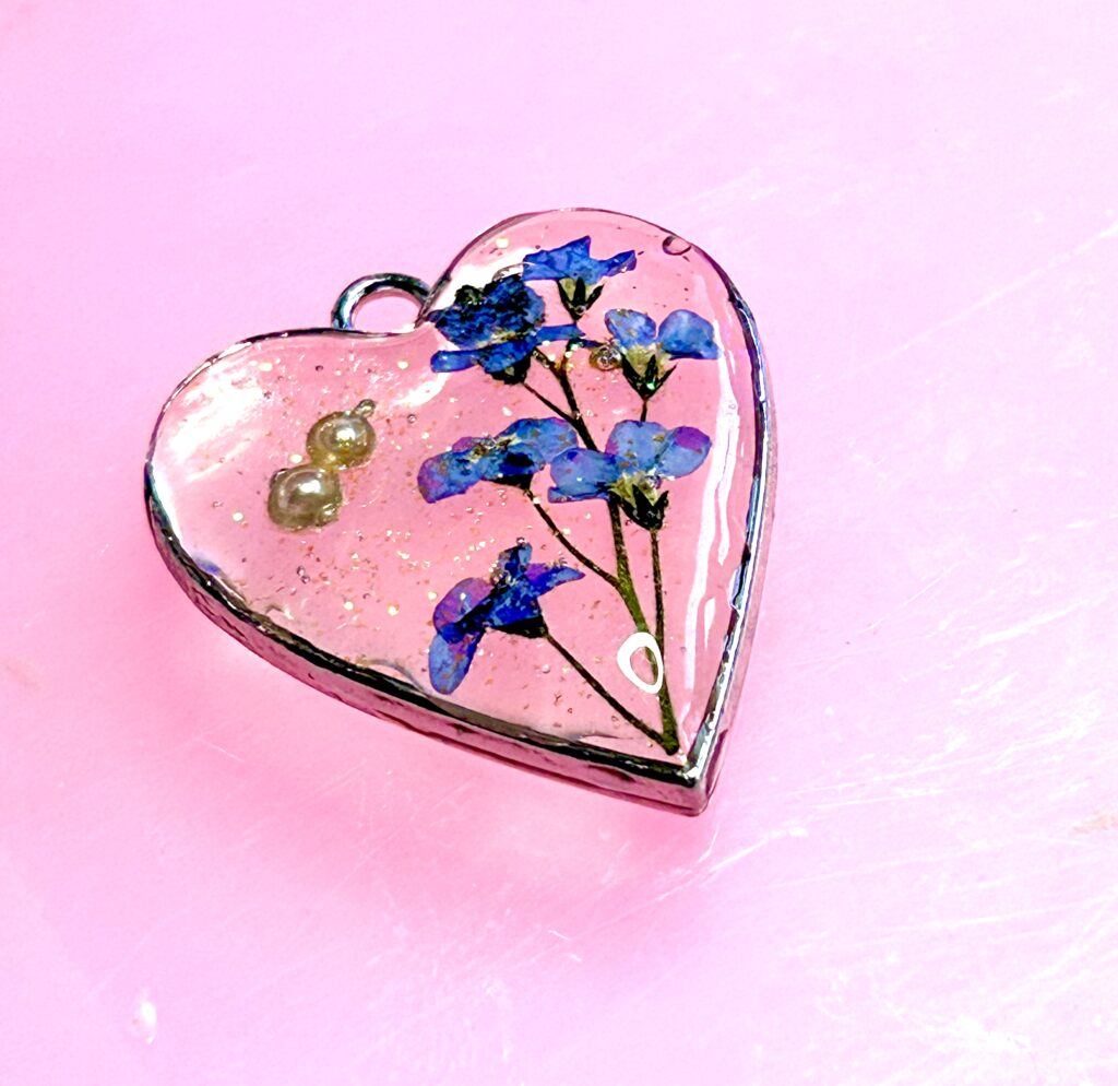 resin pendant with forget me not flowers and pearls