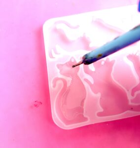 spread the resin evenly to edges